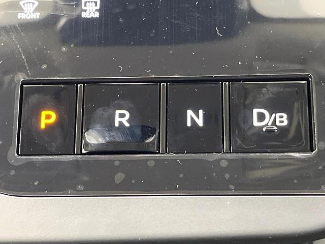 セレナ ｅ－パワー　ハイウェイスターＶ　登録済未使用車　純正１２．３型ナビ　全周囲カメラ　フルセグ　プロパイロット　ワイヤレス充電　ハンズフリー機能付両側電動ドア　リアオートエアコン　ＬＥＤヘッド＆フォグ　純正１６インチアルミ　スマートキー（64枚目）