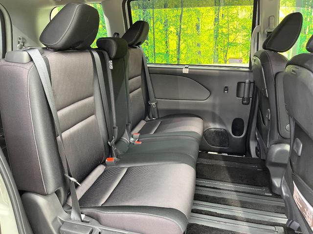 セレナ ハイウェイスター　フリップダウンモニター　エマージェンシーブレーキ　純正８型ナビ　全周囲カメラ　プロパイロット　ハンズフリー機能付両側電動ドア　純正１６インチアルミ　リアオートエアコン　ＬＥＤヘッド　スマートキー（9枚目）