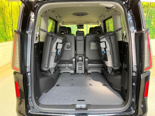セレナ ハイウェイスターＶ　登録済未使用車　純正１２．３型ナビ　全周囲カメラ　デジタルインナーミラー　プロパイロット　ハンズフリー機能付両側電動ドア　ワイヤレス充電　ＬＥＤヘッド＆フォグ　オートハイビーム　リアオートエアコン（11枚目）