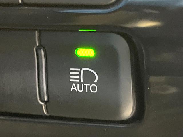 プリウス Ｓセーフティプラス　セーフティセンス　純正８型ナビ　バックカメラ　フルセグ　レーダークルーズ　ＬＥＤヘッド＆フォグ　オートハイビーム　クリアランスソナー　オートエアコン　純正１５インチアルミ　スマートキー　ＥＴＣ（7枚目）