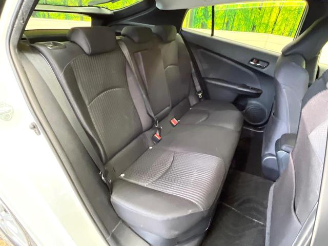 プリウス Ｓセーフティプラス　セーフティセンス　純正８型ナビ　バックカメラ　フルセグ　レーダークルーズ　ＬＥＤヘッド＆フォグ　オートハイビーム　クリアランスソナー　オートエアコン　純正１５インチアルミ　スマートキー　ＥＴＣ（9枚目）