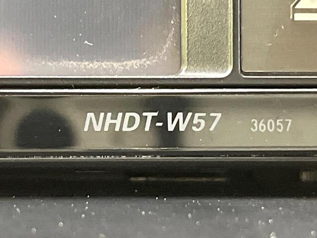 ヴォクシー ＺＳ　電動スライドドア　純正ＨＤＤナビ　バックカメラ　禁煙車　スマートキー　ＨＩＤヘッド　ＥＴＣ　純正１６インチアルミ　デュアルエアコン　パドルシフト　スペアタイヤ　横滑り防止装置（67枚目）