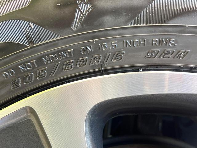 ヴォクシー ＺＳ　煌ＩＩ　純正９両側電動ドア　バックカメラ　衝突被害軽減システム　禁煙車　ドラレコ　コーナーセンサー　スマートキー　ＬＥＤヘッド　ビルトインＥＴＣ　クルコン　純正１６インチアルミ　オートハイビーム　オートライト（27枚目）