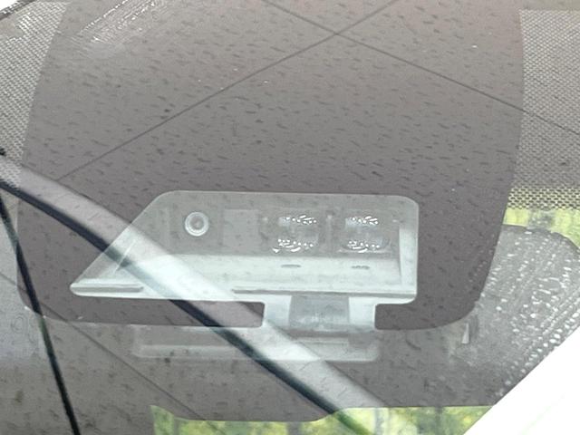 �y�g���^�Z�[�t�e�B�Z���X�z���s���ɑO���̎ԗ�����F�����A�Փ˂������Ȏ��͌x��ƃu���[�L�ŏՓˉ���Ɣ�Q�y�����A�V�X�g�B�����S�Ƀh���C�u�����y���݂��������܂��B