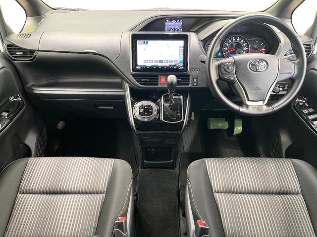 ヴォクシー ＺＳ　煌ＩＩ　後席モニター　両側電動ドア　ＳＤナビ　バックカメラ　衝突被害軽減システム　禁煙車　ドラレコ　コーナーセンサー　スマートキー　ＬＥＤヘッド　ビルトインＥＴＣ　クルコン　オートハイビーム　オートライト（2枚目）