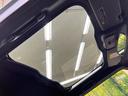 【ガラスルーフ】ガラスルーフ搭載で車内の解放感が一気にアップ！開放的なドライブをお楽しみいただけます。