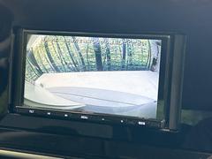 【バックカメラ】駐車時に後方がリアルタイム映像で確認できます。大型商業施設や立体駐車場での駐車時や、夜間のバック時に大活躍！運転スキルに関わらず、今や必須となった装備のひとつです！ 4