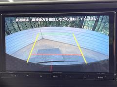 【バックカメラ】駐車時に後方がリアルタイム映像で確認できます。大型商業施設や立体駐車場での駐車時や、夜間のバック時に大活躍！運転スキルに関わらず、今や必須となった装備のひとつです！ 5