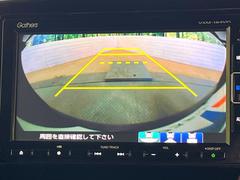 【バックカメラ】駐車時に後方がリアルタイム映像で確認できます。大型商業施設や立体駐車場での駐車時や、夜間のバック時に大活躍！運転スキルに関わらず、今や必須となった装備のひとつです！ 5