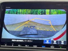 【バックカメラ】駐車時に後方がリアルタイム映像で確認できます。大型商業施設や立体駐車場での駐車時や、夜間のバック時に大活躍！運転スキルに関わらず、今や必須となった装備のひとつです！ 5