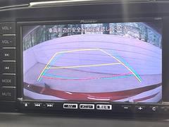 【バックカメラ】駐車時に後方がリアルタイム映像で確認できます。大型商業施設や立体駐車場での駐車時や、夜間のバック時に大活躍！運転スキルに関わらず、今や必須となった装備のひとつです！ 5