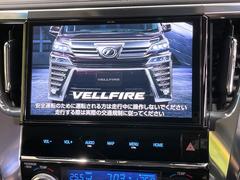 【純正１０．５型ナビ】人気の純正ナビを装備しております。ナビの使いやすさはもちろん、オーディオ機能も充実！キャンプや旅行はもちろん、通勤や買い物など普段のドライブも楽しくなるはず♪ 5