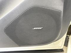 【ＢＯＳＥ】車の音響特性に合わせて開発された、高性能スピーカー。車外の騒音に悩まされることなく、快適に聴こえるように調整され、車内だからこそ楽しめるサウンドを体感できます♪ 4