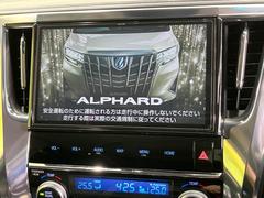 【純正１０．５型ナビ】人気の純正ナビを装備しております。ナビの使いやすさはもちろん、オーディオ機能も充実！キャンプや旅行はもちろん、通勤や買い物など普段のドライブも楽しくなるはず♪ 6