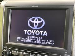 【純正８型ナビ】人気の純正ナビを装備しております。ナビの使いやすさはもちろん、オーディオ機能も充実！キャンプや旅行はもちろん、通勤や買い物など普段のドライブも楽しくなるはず♪ 5