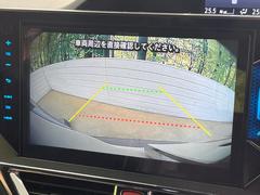 【バックカメラ】駐車時に後方がリアルタイム映像で確認できます。大型商業施設や立体駐車場での駐車時や、夜間のバック時に大活躍！運転スキルに関わらず、今や必須となった装備のひとつです！ 6