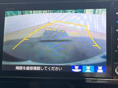 【バックカメラ】駐車時に後方がリアルタイム映像で確認できます。大型商業施設や立体駐車場での駐車時や、夜間のバック時に大活躍！運転スキルに関わらず、今や必須となった装備のひとつです！ 5