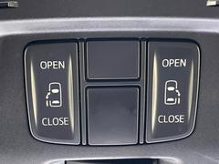 【両側パワースライドドア】スマートキーや運転席のスイッチで後席両側スライドドアの開閉が可能♪電動だから力を入れてドアを開ける必要が無く、小さなお子様でも簡単に開け閉めでき快適です♪ 6