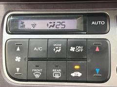 【オートエアコン】一度お好みの温度に設定すれば、車内の温度を検知し風量や温度を自動で調整。暑い…寒い…と何度もスイッチ操作をする必要はありません。快適な車内空間には必須の機能ですね♪ 6