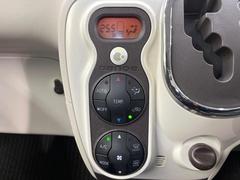 【オートエアコン】一度お好みの温度に設定すれば、車内の温度を検知し風量や温度を自動で調整。暑い…寒い…と何度もスイッチ操作をする必要はありません。快適な車内空間には必須の機能ですね♪ 6
