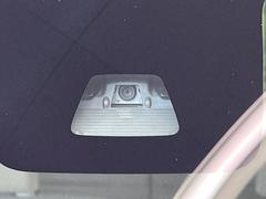 【スマートアシスト】走行中に前方の車両等を認識し、衝突しそうな時は警報とブレーキで衝突回避と被害軽減をアシスト。より安全にドライブをお楽しみいただけます。 3