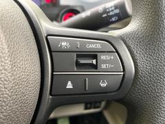 【アダプティブクルーズコントロール】高速道路での長距離走行が楽に！！自動で速度を保つクルーズコントロールが、衝突軽減システムと連携し、前方の車両を感知して車間を保つように速度調節してくれます！！ 7