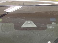 【トヨタセーフティセンス】走行中に前方の車両等を認識し、衝突しそうな時は警報とブレーキで衝突回避と被害軽減をアシスト。より安全にドライブをお楽しみいただけます。 3