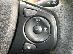 �ڥ����ץƥ��֥��롼������ȥ�����۹�®ƻϩ�Ǥ�Ĺ��Υ���Ԥ��ڤˡ�����ư��®�٤��ݤĥ��롼������ȥ����뤬�����ͷڸ������ƥ��Ϣ�Ȥ��������μ�ξ���Τ��Ƽִ֤��ݤĤ褦��®��Ĵ�ᤷ�Ƥ���ޤ����� 4