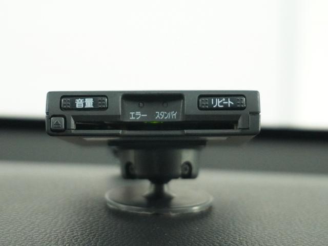 フィット ベーシック 純正CDチューナー/ETC車載器/スマートキー/盗難防止装置/横滑り制御装置/両席SRSエアバッグ/ABS/電動格納式ドアミラー/チップアップシート/パワーウインドウ/サイド&サイドカーテンエアバッグ(2枚目)