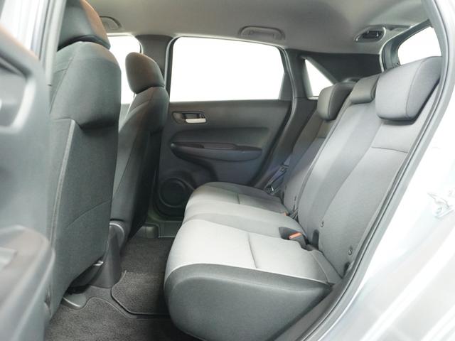 フィット ベーシック 純正CDチューナー/ETC車載器/スマートキー/盗難防止装置/横滑り制御装置/両席SRSエアバッグ/ABS/電動格納式ドアミラー/チップアップシート/パワーウインドウ/サイド&サイドカーテンエアバッグ(10枚目)