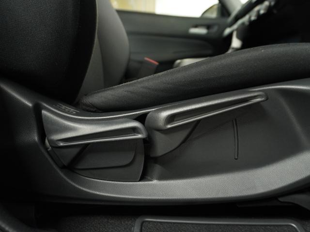 フィット ベーシック 純正CDチューナー/ETC車載器/スマートキー/盗難防止装置/横滑り制御装置/両席SRSエアバッグ/ABS/電動格納式ドアミラー/チップアップシート/パワーウインドウ/サイド&サイドカーテンエアバッグ(16枚目)