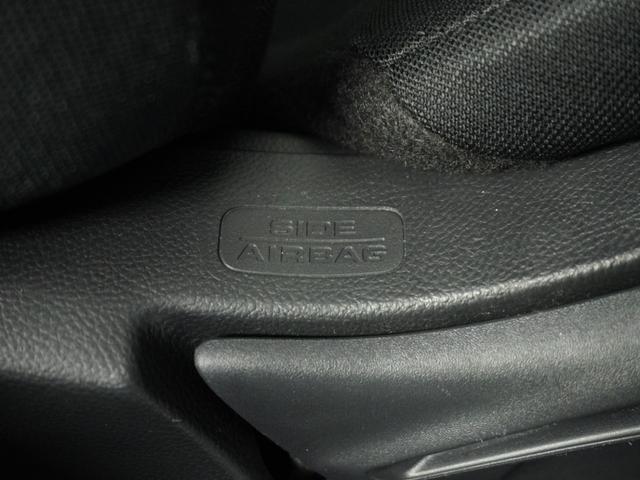 フィット ベーシック 純正CDチューナー/ETC車載器/スマートキー/盗難防止装置/横滑り制御装置/両席SRSエアバッグ/ABS/電動格納式ドアミラー/チップアップシート/パワーウインドウ/サイド&サイドカーテンエアバッグ(20枚目)