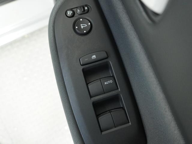 フィット ベーシック 純正CDチューナー/ETC車載器/スマートキー/盗難防止装置/横滑り制御装置/両席SRSエアバッグ/ABS/電動格納式ドアミラー/チップアップシート/パワーウインドウ/サイド&サイドカーテンエアバッグ(28枚目)