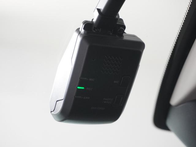 ���h���C�u���R�[�_�[���f���E�����Ȃǂ��L�^���鎩���ԗp�̑��u�ł��B�@�������̎��̂̍ۂ̋L�^�͂������A���s�̍ۂ̎v���o�Ƃ��ăh���C�u�̉f�����y���ނ��Ƃ��ł��܂��B