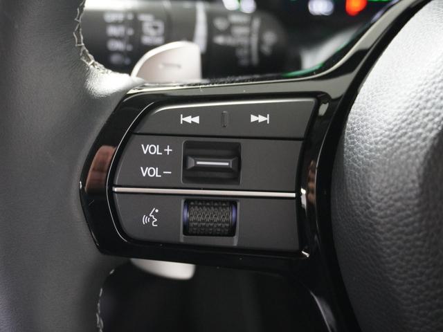 ���n���h���Ɂy�I�[�f�B�I�����R���X�C�b�`�z����������Ă܂��B���_�����炷���ƂȂ��A�{�����[�������E�I�[�f�B�I�\�[�X�ؑցE�I�Ȃ��o���܂��B���S�^�]���Ȃ��瑀�삪�\�ɂȂ�܂����B