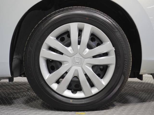 フィット ホーム　デモカー　９インチ純正ナビ　ドラレコ　ＥＴＣ　バックカメラ　渋滞追従クルーズ　Ｂｌｕｅｔｏｏｔｈ　障害物センサー　デイライト　オートハイビーム　禁煙車　フルセグ　ＤＶＤ　スペアキー　衝突軽減ブレーキ（17枚目）