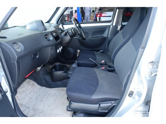 エッセ Ｄ　ストリートライド車高調　社外リヤアクスル　ＰＩＶＯＴ大型タコメーター　アルミホイール　ＬＥＤヘッドライト　社外ステアリング　ＣＤデッキ（14枚目）