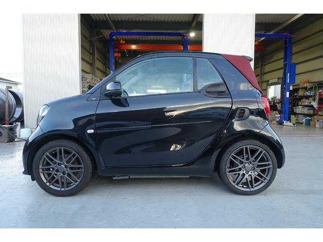 スマートフォーツーカブリオ BRABUS スポーツ ストラーダナビTV バックカメラ ブラックレザーシート シートヒーター レッドソフトトップ ETC クルーズコントロール 純正アルミホイール キーレス 保証書 取説(4枚目)