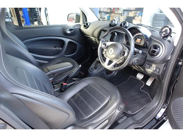 スマートフォーツーカブリオ BRABUS スポーツ ストラーダナビTV バックカメラ ブラックレザーシート シートヒーター レッドソフトトップ ETC クルーズコントロール 純正アルミホイール キーレス 保証書 取説(21枚目)