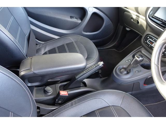 スマートフォーツーカブリオ BRABUS スポーツ ストラーダナビTV バックカメラ ブラックレザーシート シートヒーター レッドソフトトップ ETC クルーズコントロール 純正アルミホイール キーレス 保証書 取説(24枚目)