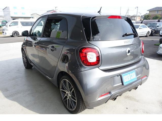 スマートフォーフォー ＢＲＡＢＵＳ　エクスクルーシブ　ブラックレザーシート　シートヒーター　パナソニック製ナビＴＶ　バックカメラ　ＥＴＣ　パノラマルーフ　パドルシフト　キーレス　純正１７インチアルミホイール　保証書　取説（5枚目）