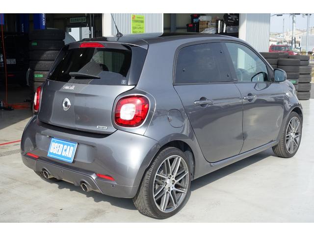 スマートフォーフォー ＢＲＡＢＵＳ　エクスクルーシブ　ブラックレザーシート　シートヒーター　パナソニック製ナビＴＶ　バックカメラ　ＥＴＣ　パノラマルーフ　パドルシフト　キーレス　純正１７インチアルミホイール　保証書　取説（7枚目）