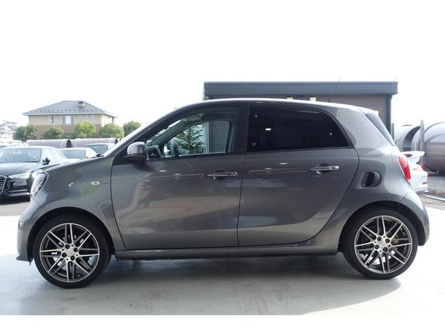 スマートフォーフォー ＢＲＡＢＵＳ　エクスクルーシブ　ブラックレザーシート　シートヒーター　パナソニック製ナビＴＶ　バックカメラ　ＥＴＣ　パノラマルーフ　パドルシフト　キーレス　純正１７インチアルミホイール　保証書　取説（9枚目）