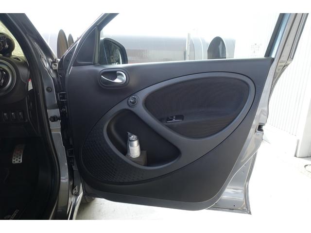 スマートフォーフォー ＢＲＡＢＵＳ　エクスクルーシブ　ブラックレザーシート　シートヒーター　パナソニック製ナビＴＶ　バックカメラ　ＥＴＣ　パノラマルーフ　パドルシフト　キーレス　純正１７インチアルミホイール　保証書　取説（25枚目）