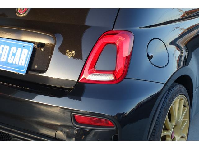 アバルト595 スコルピオーネオーロ 左ハンドル 5MT レコードモンツァマフラー Beats ハーフレザーシート デジタルインナーミラー CarPlay バックカメラ ETC キーレス スペアキー 保証書 取説(12枚目)