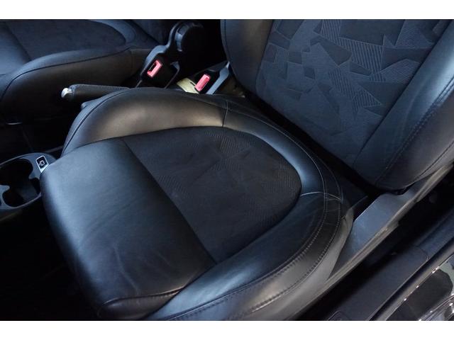 アバルト595 スコルピオーネオーロ 左ハンドル 5MT レコードモンツァマフラー Beats ハーフレザーシート デジタルインナーミラー CarPlay バックカメラ ETC キーレス スペアキー 保証書 取説(35枚目)