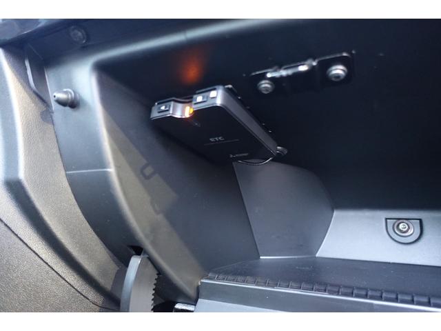 アバルト595 スコルピオーネオーロ 左ハンドル 5MT レコードモンツァマフラー Beats ハーフレザーシート デジタルインナーミラー CarPlay バックカメラ ETC キーレス スペアキー 保証書 取説(57枚目)