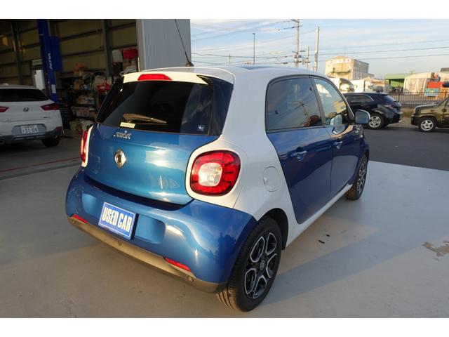 スマートフォーフォー プライム　ブラックレザーシート　パノラマルーフ　キーレス２本　Ｂｌｕｅｔｏｏｔｈ対応オーディオ　シートヒーター　衝突軽減ブレーキ　クルーズコントロール　純正アルミホイール（7枚目）