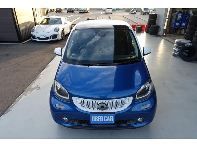 スマートフォーフォー プライム　ブラックレザーシート　パノラマルーフ　キーレス２本　Ｂｌｕｅｔｏｏｔｈ対応オーディオ　シートヒーター　衝突軽減ブレーキ　クルーズコントロール　純正アルミホイール（9枚目）