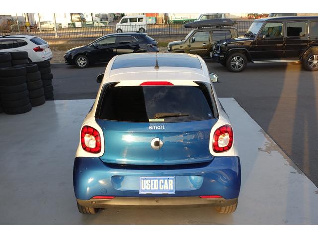 スマートフォーフォー プライム　ブラックレザーシート　パノラマルーフ　キーレス２本　Ｂｌｕｅｔｏｏｔｈ対応オーディオ　シートヒーター　衝突軽減ブレーキ　クルーズコントロール　純正アルミホイール（10枚目）